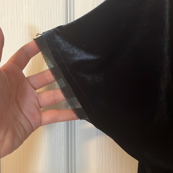 Willow & Clay velvet and lace black v-neck blouse size medium NWT - Picture 7 of 14